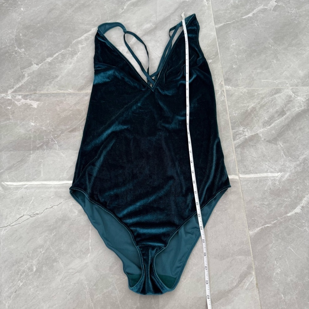Women’s Gilligan & O’Malley Intimates Velvet Deep V-Neck Strappy Bodysuit Medium - Picture 16 of 16